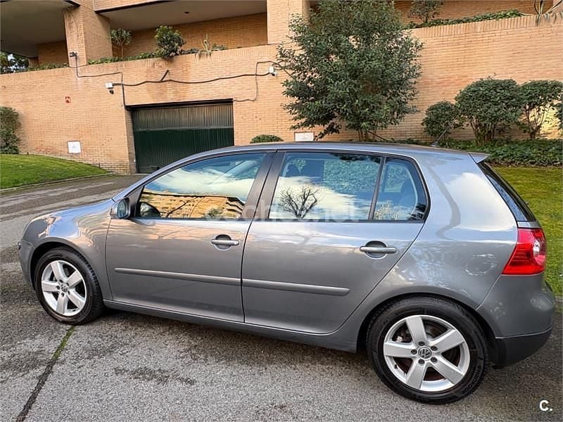 Usado VW Golf V Sportline 140 CV (102 kW) 2007 Gris / plata Berlina