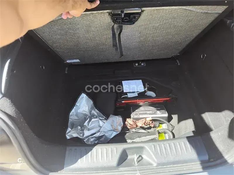 Usado Mercedes A180 Urban 122 CV (89 kW) 2014 Gris / plata Utilitario