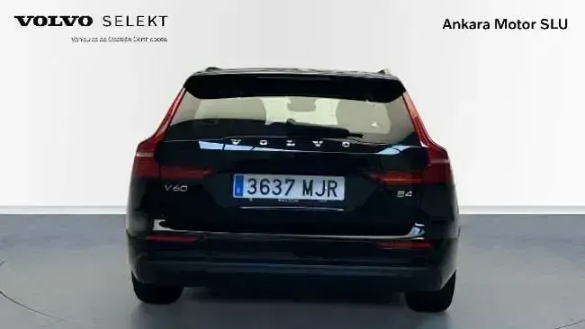 Usado Volvo V60 197 CV (144 kW) 2023 Negro Familiar