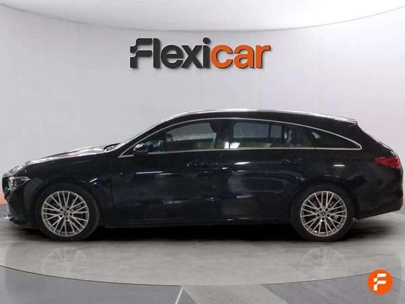 Usado Mercedes CLA220 Shooting Brake 190 CV (139 kW) 2021 Negro Familiar