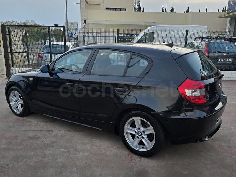 Usado BMW 118 122 CV (89 kW) 2007 Negro Utilitario