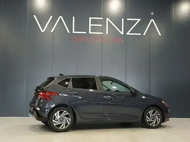Usado Hyundai i20 100 CV (73 kW) 2024 Gris / plata Utilitario