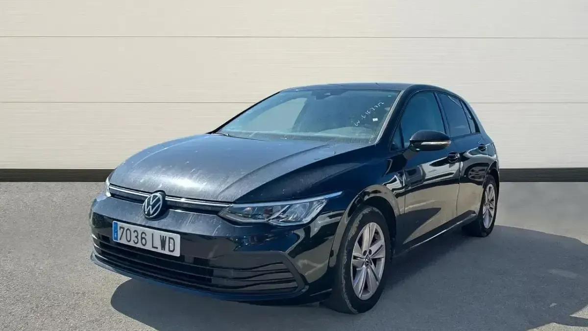 Usado VW Golf VIII Life 110 CV (80 kW) 2022 Negro Utilitario