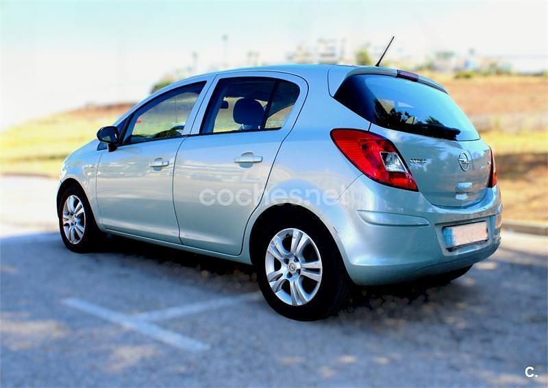 Gris / plata Usado 2009 Opel Corsa Berlina | 4950 € (Precio justo) - Imagen 1/4