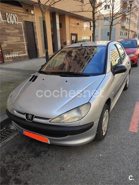 Usado Peugeot 206 70 CV (51 kW) 2002 Gris / plata Berlina