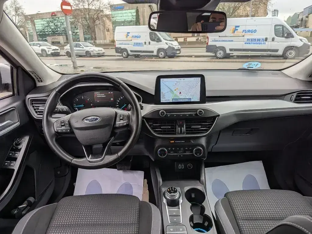 Usado Ford Focus Titanium 120 CV (88 kW) 2021 Gris Utilitario