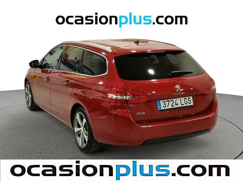 Usado Peugeot 308 Allure 130 CV (95 kW) 2020 Rojo Familiar
