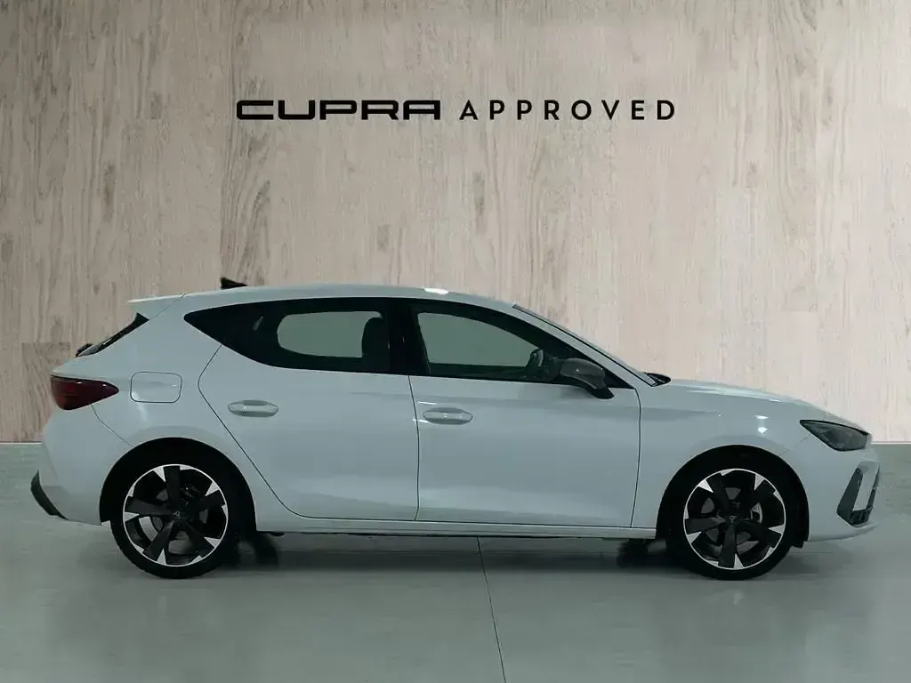 Usado Cupra Leon 150 CV (110 kW) 2025 Blanco Berlina
