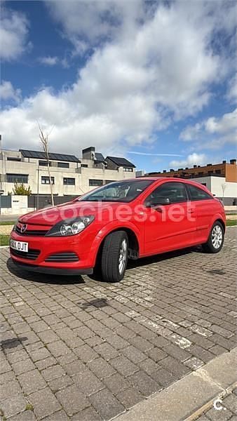 Usado Opel Astra GTC Sport 105 CV (77 kW) 2005 Rojo Berlina