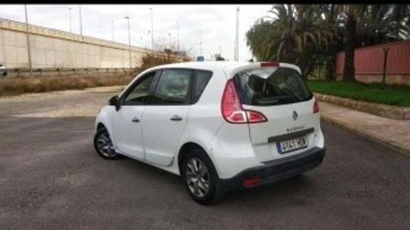 Usado Renault Scénic III Expression 106 CV (77 kW) 2011 Blanco Monovolumen