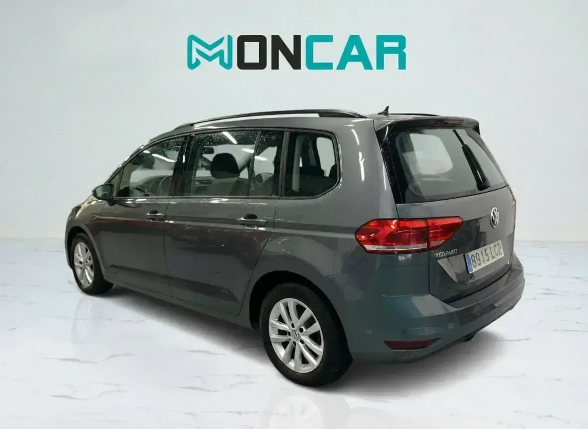 Usado VW Touran Advance 115 CV (84 kW) 2019 Gris / plata Monovolumen