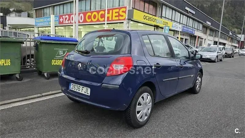 Usado Renault Clio II Dynamique 100 CV (73 kW) 2007 Azul Berlina