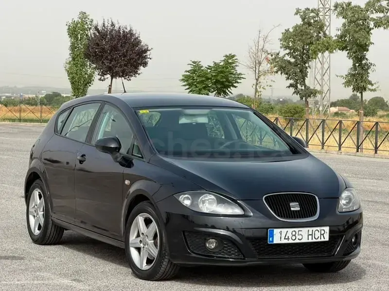 Usado Seat Leon Style 105 CV (77 kW) 2011 Negro Utilitario