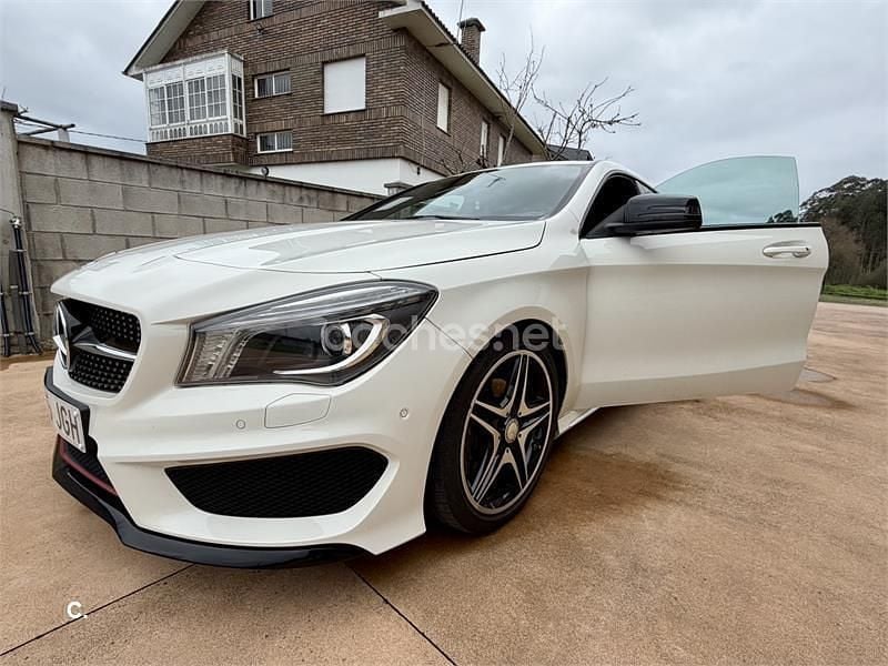 Usado Mercedes CLA200 Shooting Brake AMG line 136 CV (100 kW) 2015 Blanco Familiar