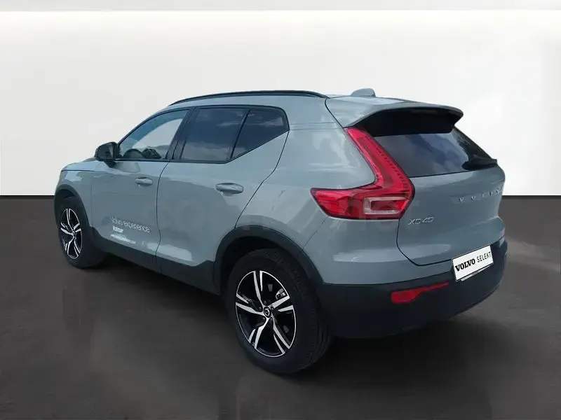 Usado Volvo XC40 Plus 163 CV (119 kW) 2024 Gris / plata SUV