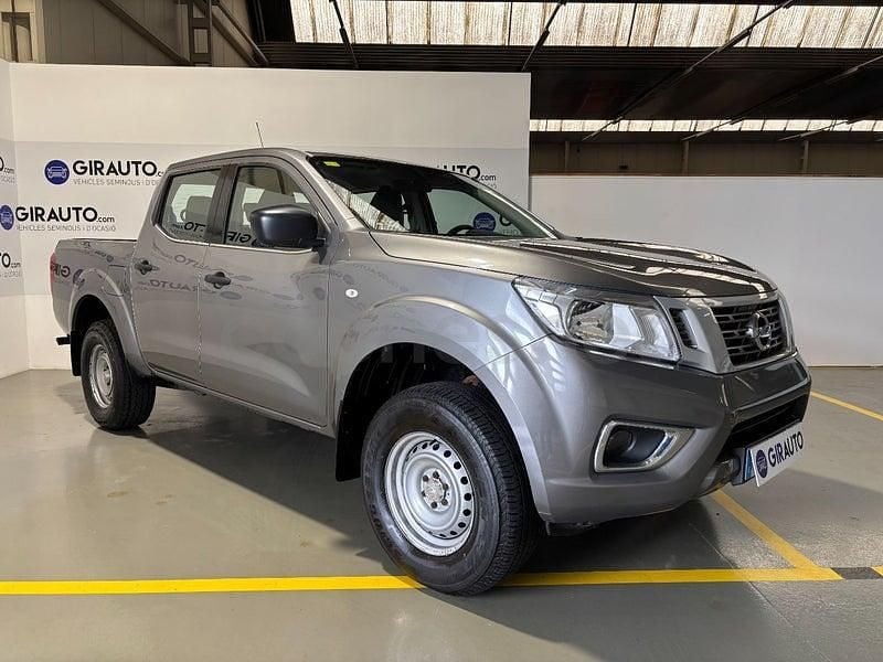 Usado Nissan Navara Tekna 160 CV (117 kW) 2018 Gris / plata Recogida