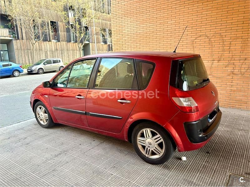 Usado Renault Scénic II Dynamique 130 CV (95 kW) 2007 Rojo Monovolumen