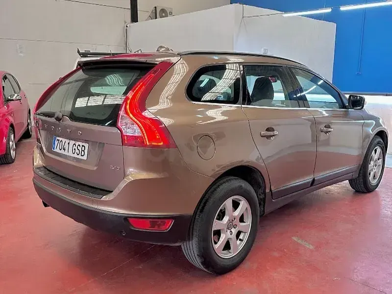 Usado Volvo XC60 Momentum 163 CV (119 kW) 2009 Marrón SUV