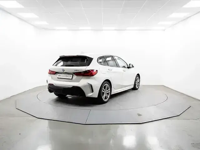 Usado BMW 118 Executive 150 CV (110 kW) 2022 Blanco Utilitario