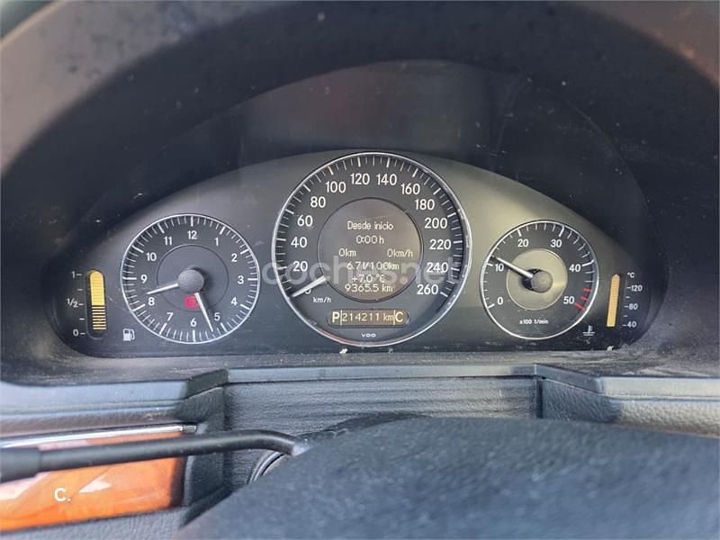 Usado Mercedes E220 Elegance 150 CV (110 kW) 2007 Gris / plata Berlina