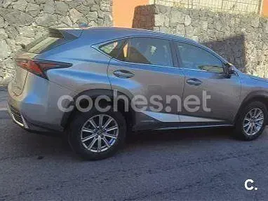 Usado Lexus NX300h Business Edition 197 CV (144 kW) 2018 Gris / plata SUV