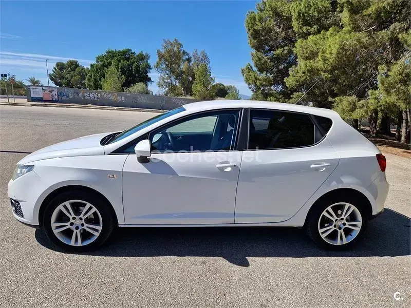 Usado Seat Ibiza Style 90 CV (66 kW) 2011 Blanco Berlina