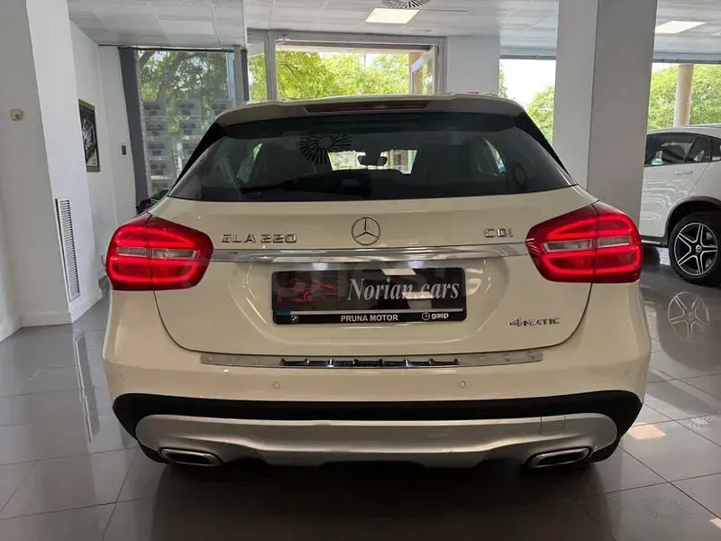 Usado Mercedes GLA220 Urban 170 CV (125 kW) 2014 Blanco SUV