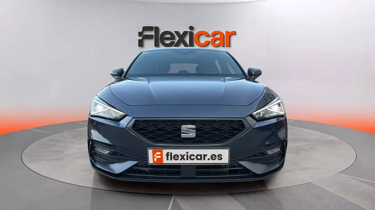 Usado Seat Leon FR 150 CV (110 kW) 2020 Gris Berlina