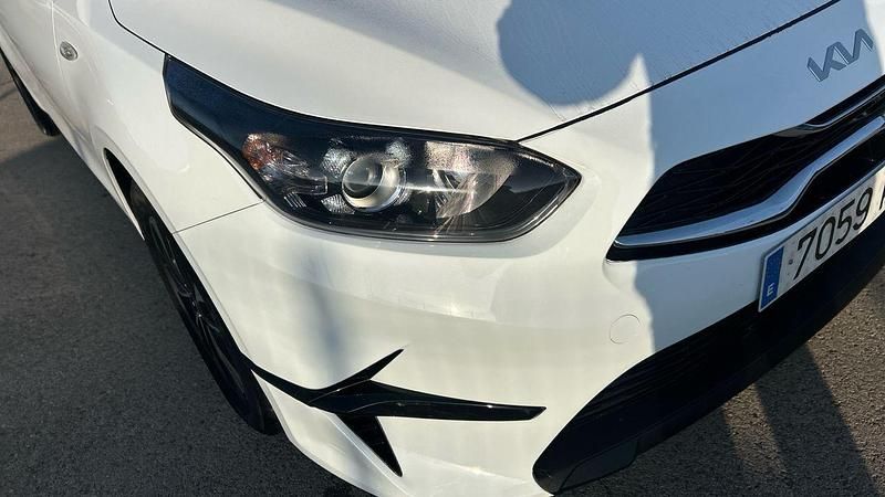 Usado Kia Ceed 100 CV (73 kW) 2024 Blanco Utilitario