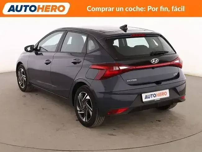 Usado Hyundai i20 84 CV (61 kW) 2023 Gris Utilitario