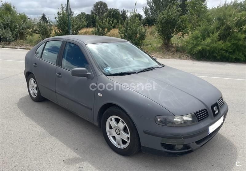 Usado Seat Leon Sport 105 HP (77 kW) 2002 Cinzento Citadino
