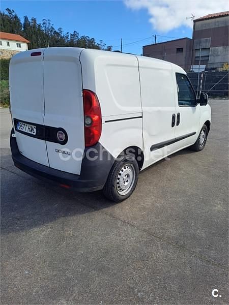 Usado Fiat Doblò 90 CV (66 kW) 2012 Blanco Monovolumen