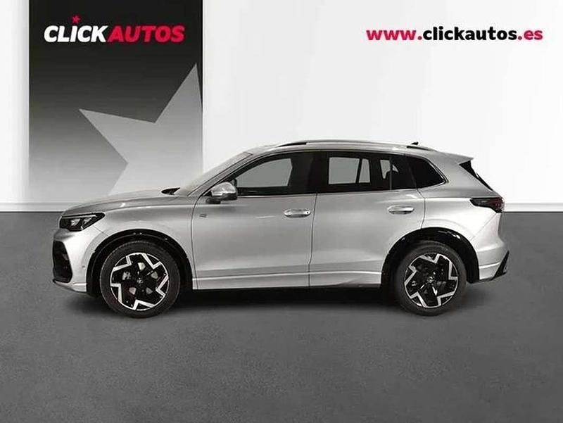 Usado VW Tiguan R-line 150 CV (110 kW) 2025 Plateado SUV