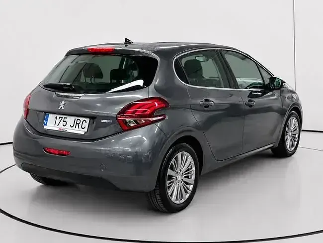 Usado Peugeot 208 Allure 100 CV (73 kW) 2016 Gris Utilitario