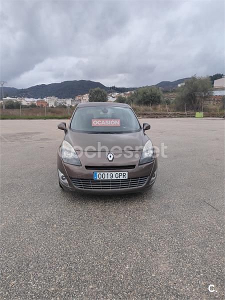 Usado Renault Grand Scénic III Dynamique 105 CV (77 kW) 2009 Marrón Monovolumen