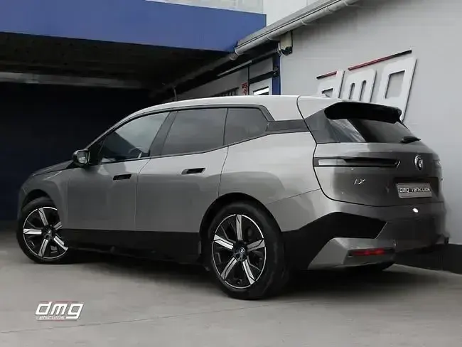 Usado BMW iX Sport Line 239 kW (326 CV) 2023 Gris SUV
