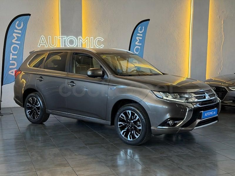 Usado Mitsubishi Outlander P-HEV 203 CV (149 kW) 2017 Marrón SUV