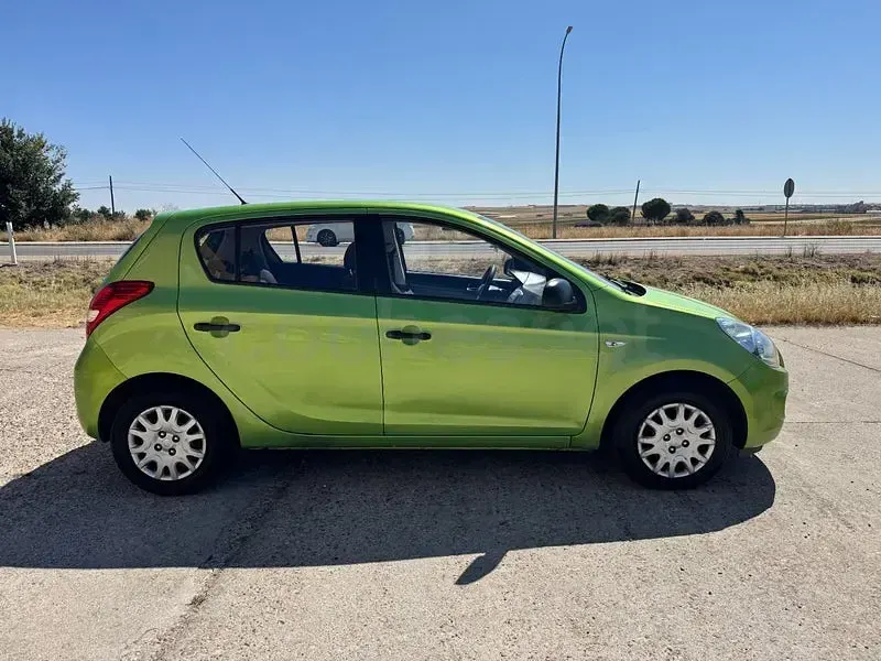 Usado Hyundai i20 Classic 78 CV (57 kW) 2011 Verde Utilitario