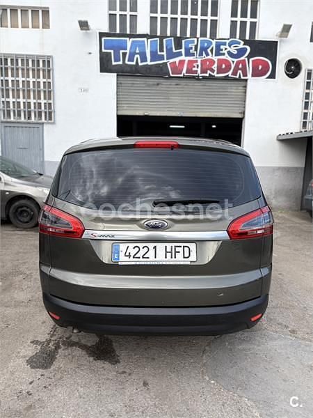 Usado Ford S-MAX Trend 140 CV (102 kW) 2011 Marrón Monovolumen