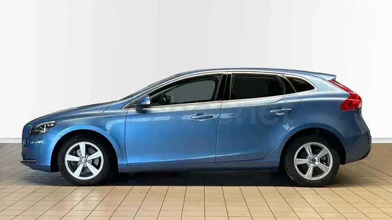 Usado Volvo V40 Momentum 120 CV (88 kW) 2015 Azul Berlina