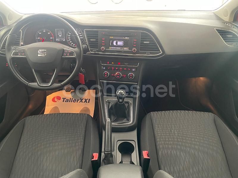 Usado Seat Leon Style 150 CV (110 kW) 2015 Rojo Familiar