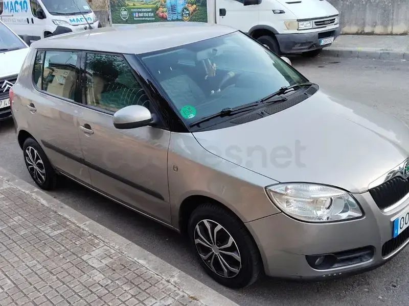 Usado Skoda Fabia 60 CV (44 kW) 2008 Gris / plata Berlina