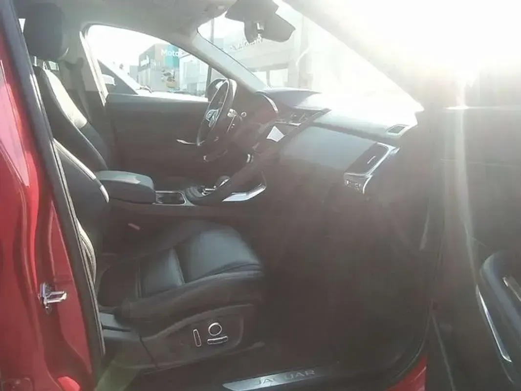 Usado Jaguar E-Pace R-Dynamic 163 CV (119 kW) 2021 Rojo SUV