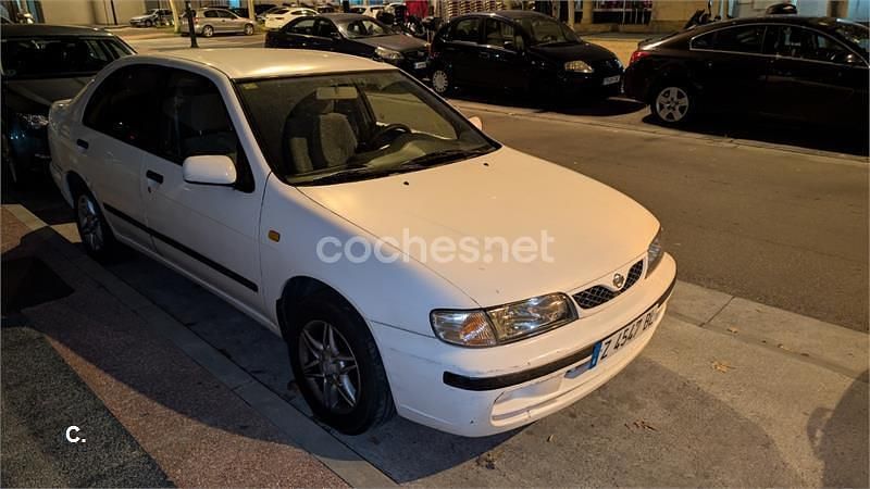 Usado Nissan Almera 100 CV (73 kW) 1999 Blanco Berlina