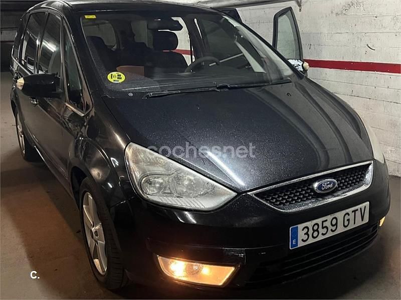 Usado Ford Galaxy Trend 140 CV (102 kW) 2010 Negro Monovolumen