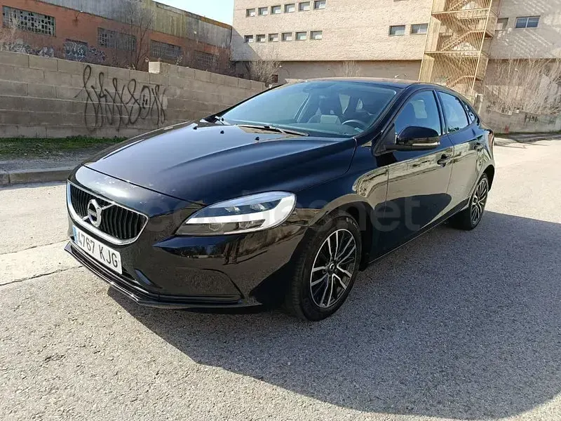 Usado Volvo V40 120 CV (88 kW) 2018 Negro Berlina