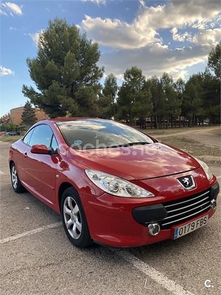 Usado Peugeot 307 CC 110 CV (80 kW) 2006 Rojo Descapotable