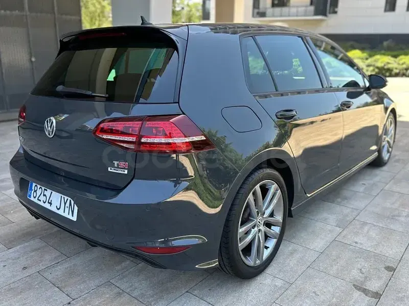 Usado VW Golf VII Sportline 150 CV (110 kW) 2017 Gris / plata Berlina