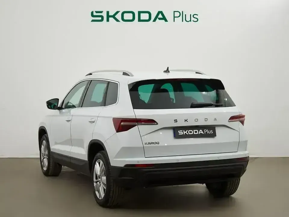 Usado Skoda Karoq Selection 150 CV (110 kW) 2025 Blanco SUV