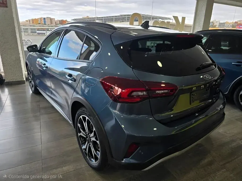Usado Ford Focus Active X 155 CV (114 kW) 2023 Ázul chrome (metalizado) Berlina